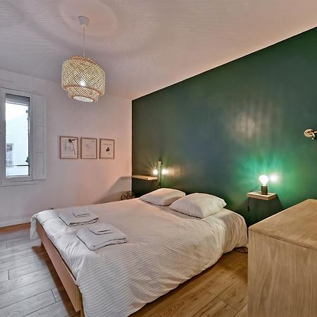Aux Marches Du Palais - Ac Clim - Spacieux - Terrasse - Wifi 아비뇽 외부 사진