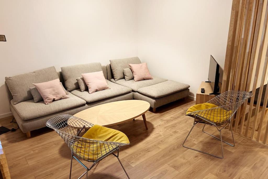 Aux Marches Du Palais - Ac Clim - Spacieux - Terrasse - Wifi 아비뇽 외부 사진
