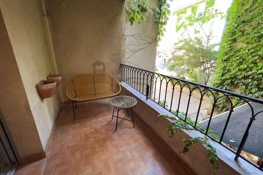 Aux Marches Du Palais - Ac Clim - Spacieux - Terrasse - Wifi 아비뇽 외부 사진