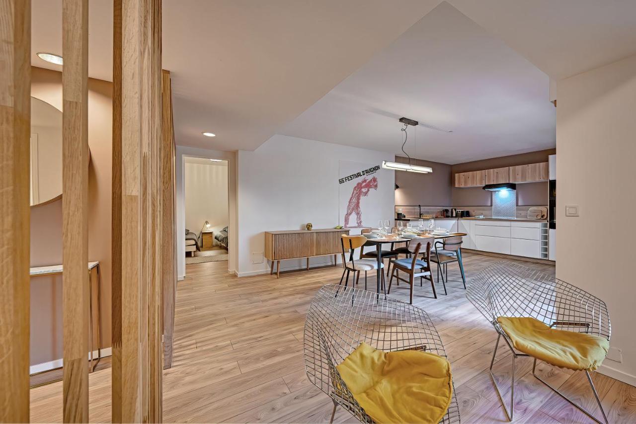 Aux Marches Du Palais - Ac Clim - Spacieux - Terrasse - Wifi 아비뇽 외부 사진