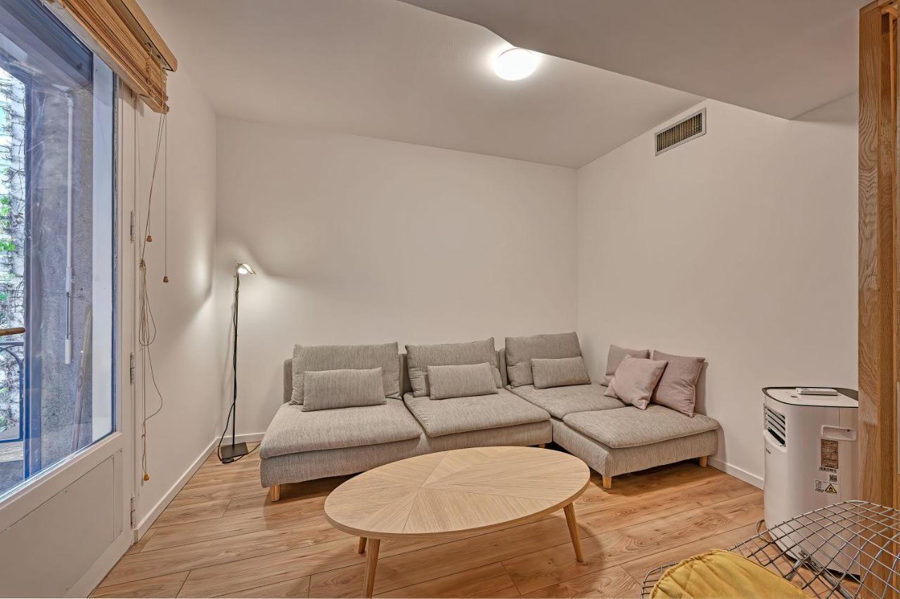 Aux Marches Du Palais - Ac Clim - Spacieux - Terrasse - Wifi 아비뇽 외부 사진