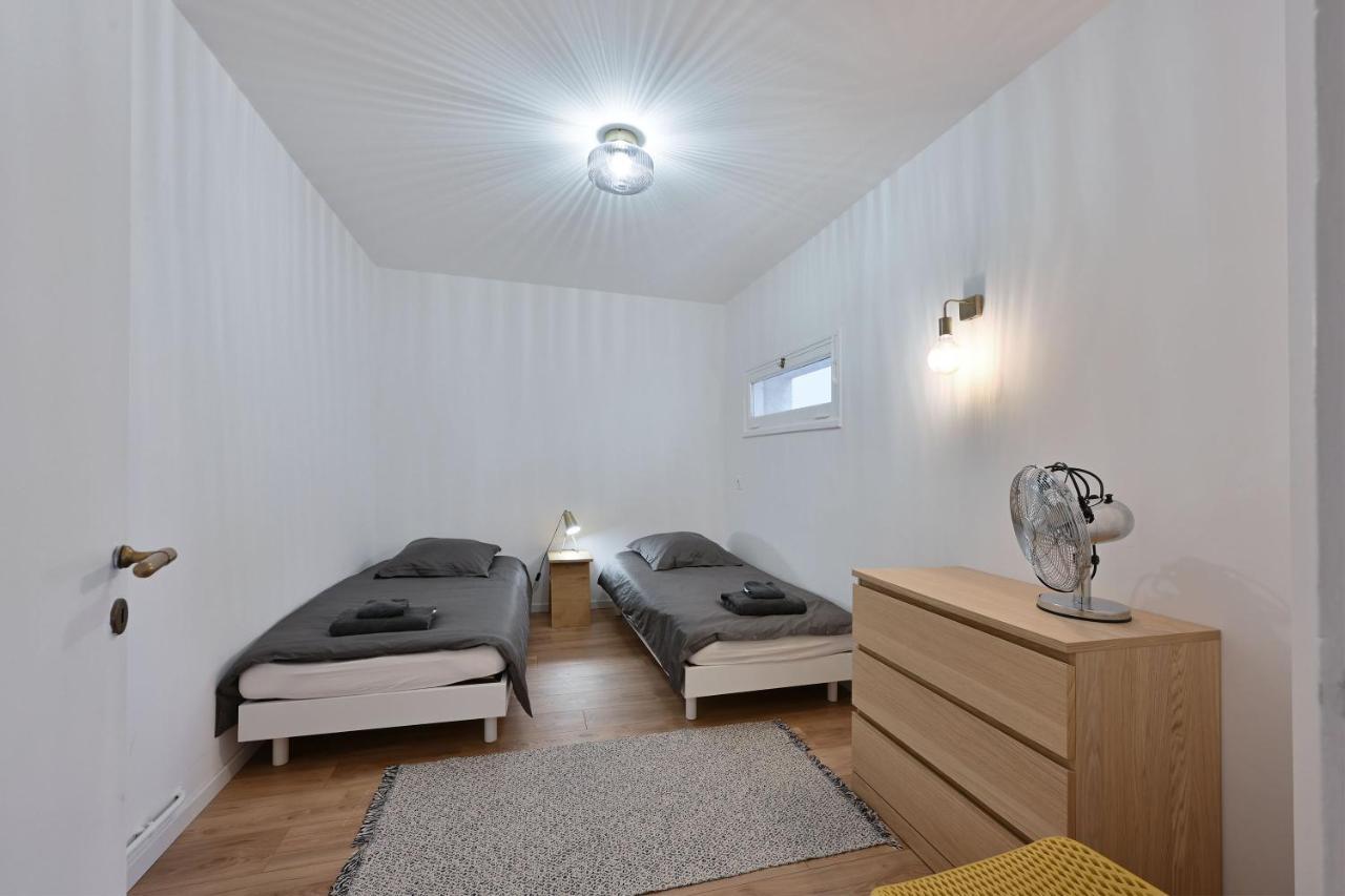 Aux Marches Du Palais - Ac Clim - Spacieux - Terrasse - Wifi 아비뇽 외부 사진